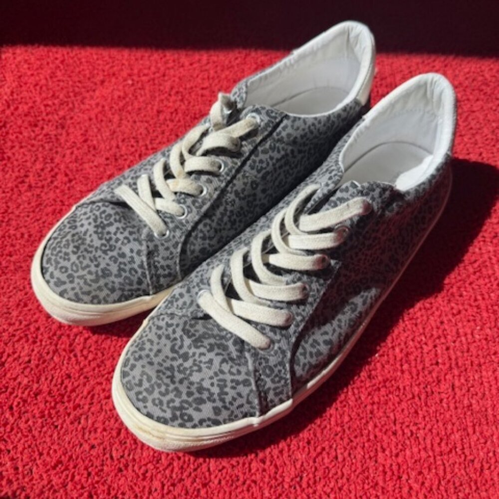 Old Navy Gray Cheetah Print Sneakers - Womens size 7